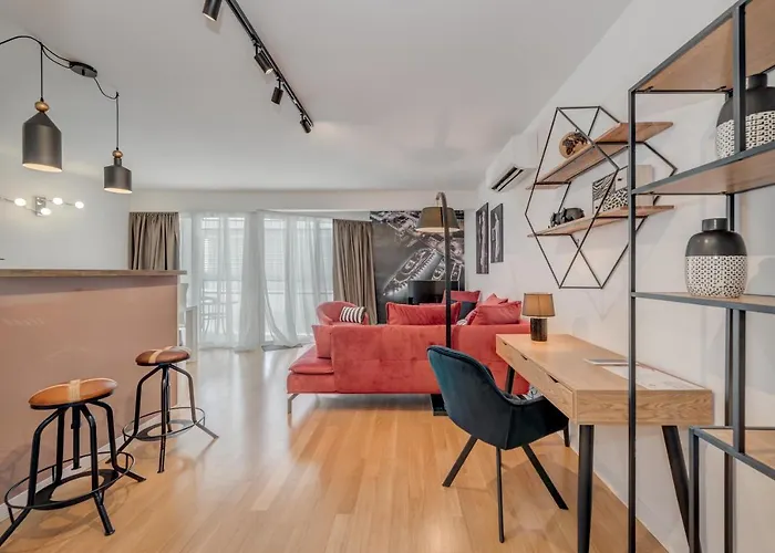 Apartment Paparazzi